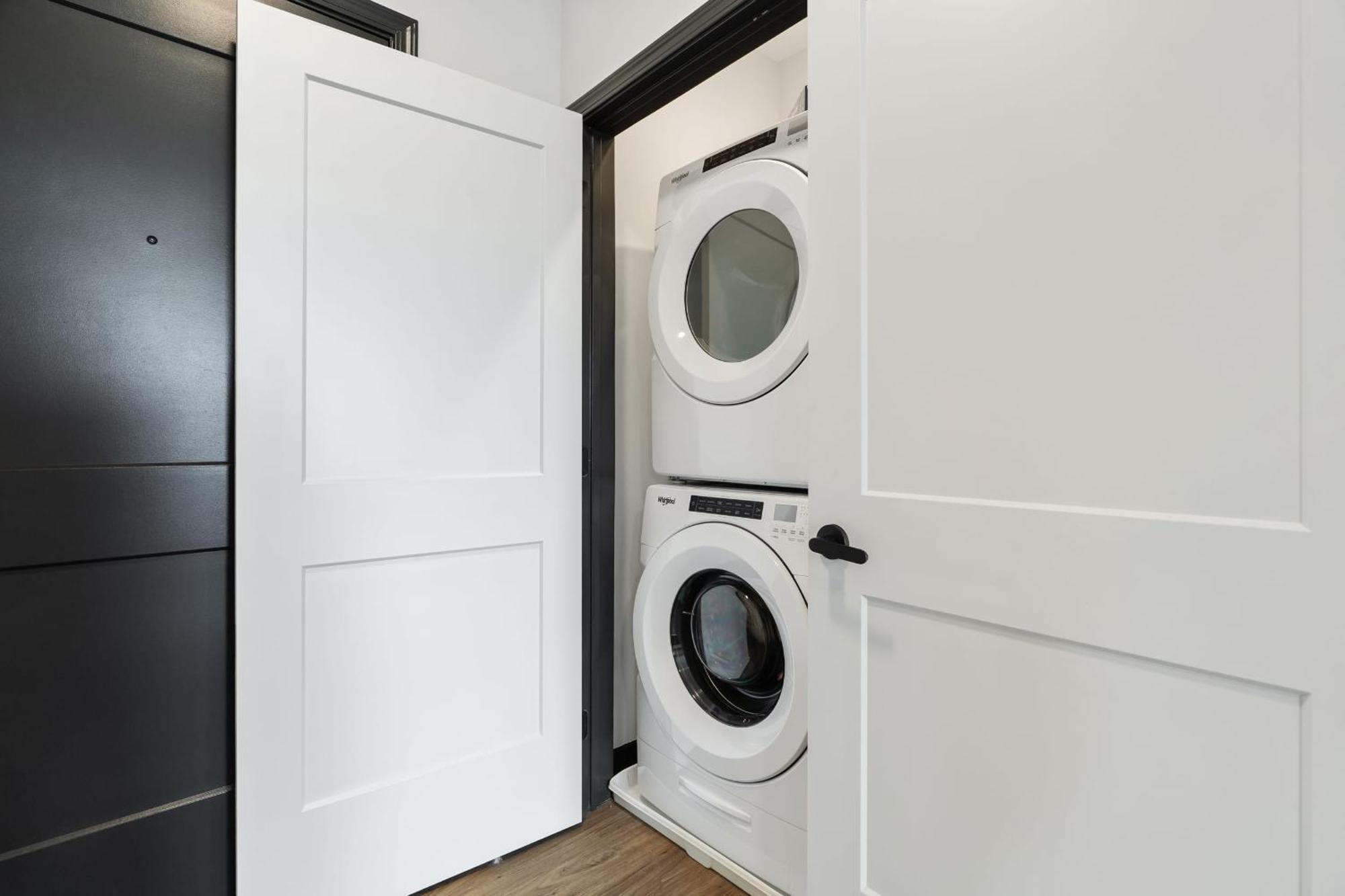 Apartment Cozysuites On Mass With Garage Parking #7